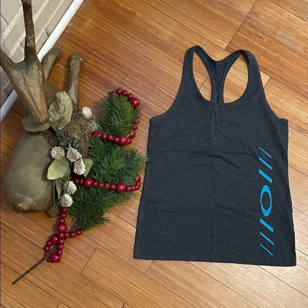 Oakley women’s xs Charcoal Tank Top with Teal Accents